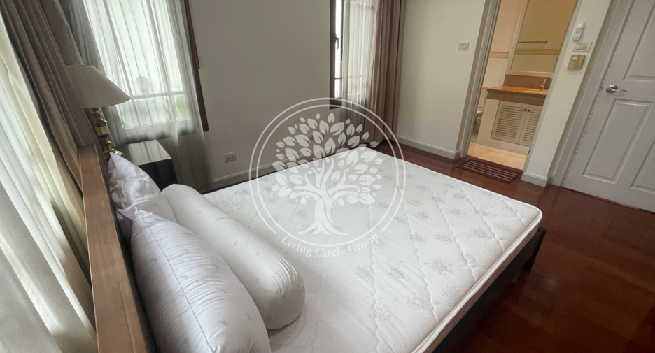 For rent and for sale 4 bedrooms house in Watthana, Bangkok