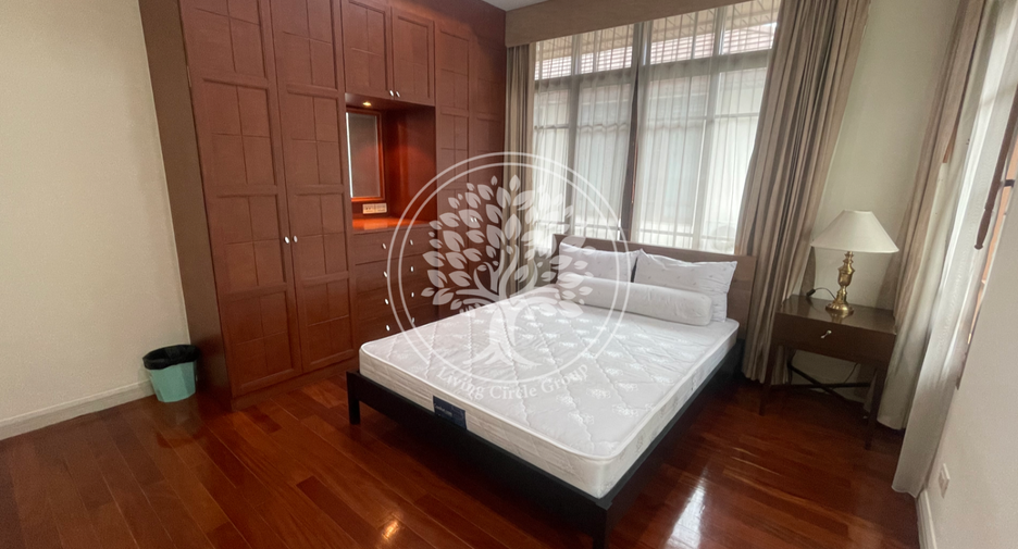 For rent and for sale 4 bedrooms house in Watthana, Bangkok