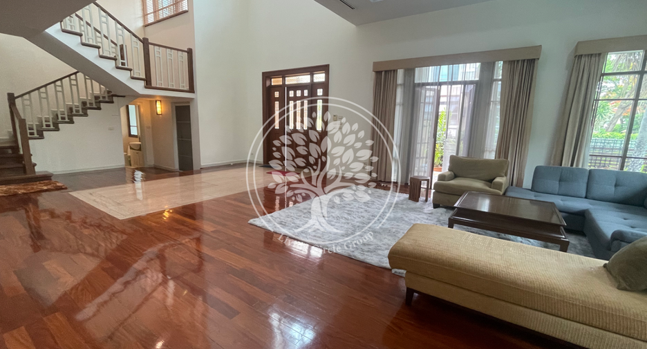 For rent and for sale 4 bedrooms house in Watthana, Bangkok