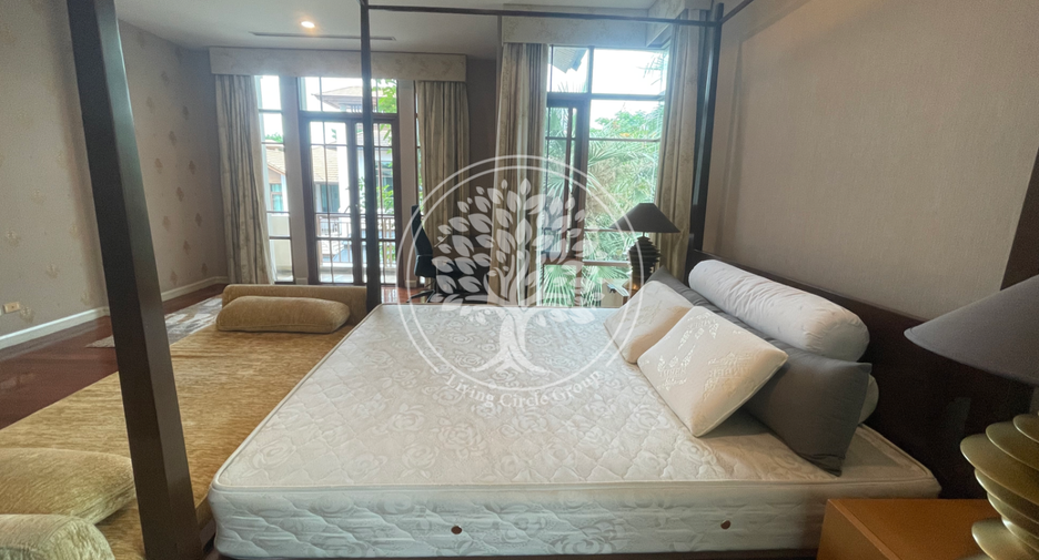 For rent and for sale 4 bedrooms house in Watthana, Bangkok