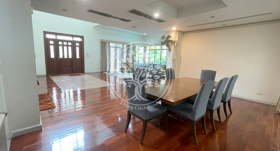 For rent and for sale 4 bedrooms house in Watthana, Bangkok