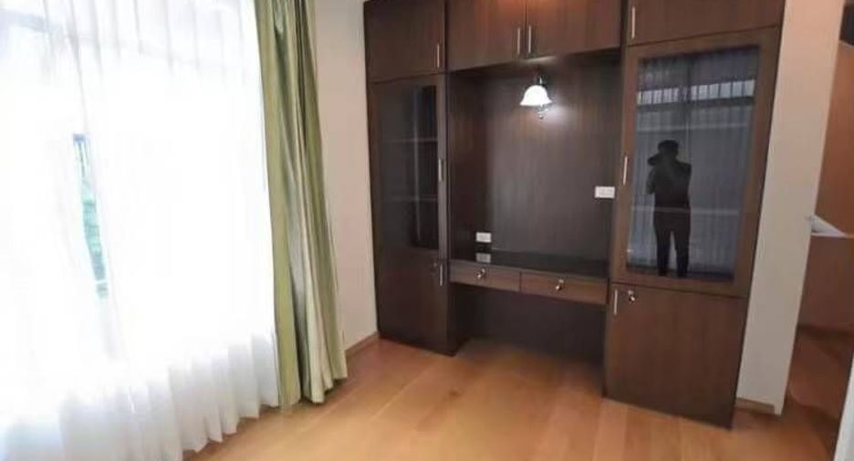 Haus zur Miete und zum Kauf mit 3 Zimmer in Suan Luang, Bangkok