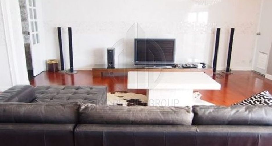 For rent 4 bedrooms condo in Watthana, Bangkok