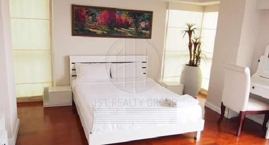 For rent 4 bedrooms condo in Watthana, Bangkok