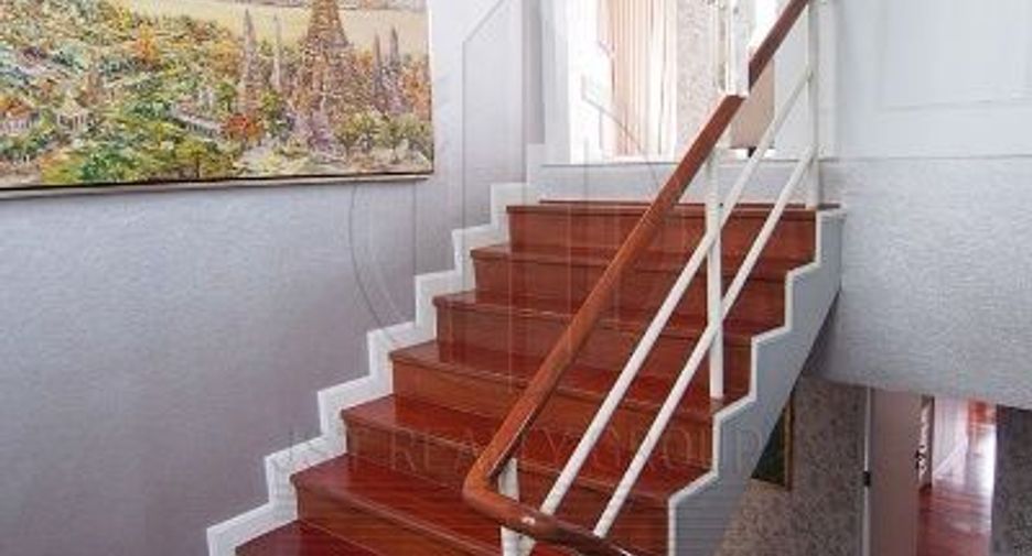 For rent 4 bedrooms condo in Watthana, Bangkok