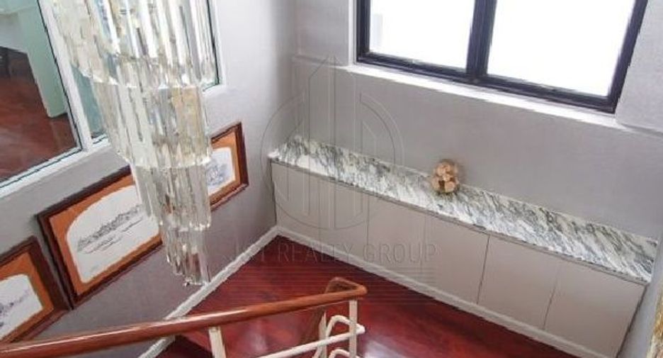 For rent 4 bedrooms condo in Watthana, Bangkok
