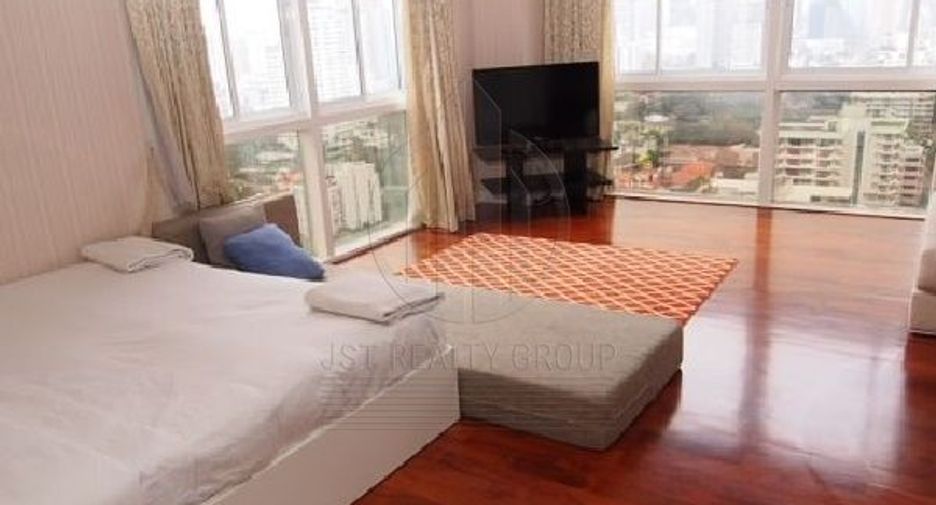 For rent 4 bedrooms condo in Watthana, Bangkok
