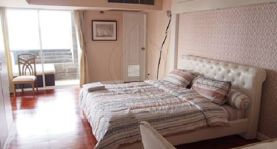 For rent 4 bedrooms condo in Watthana, Bangkok