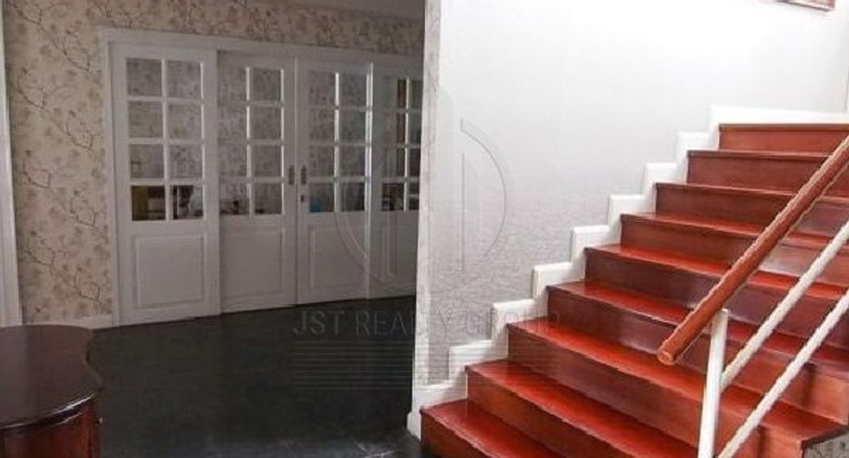 For rent 4 bedrooms condo in Watthana, Bangkok
