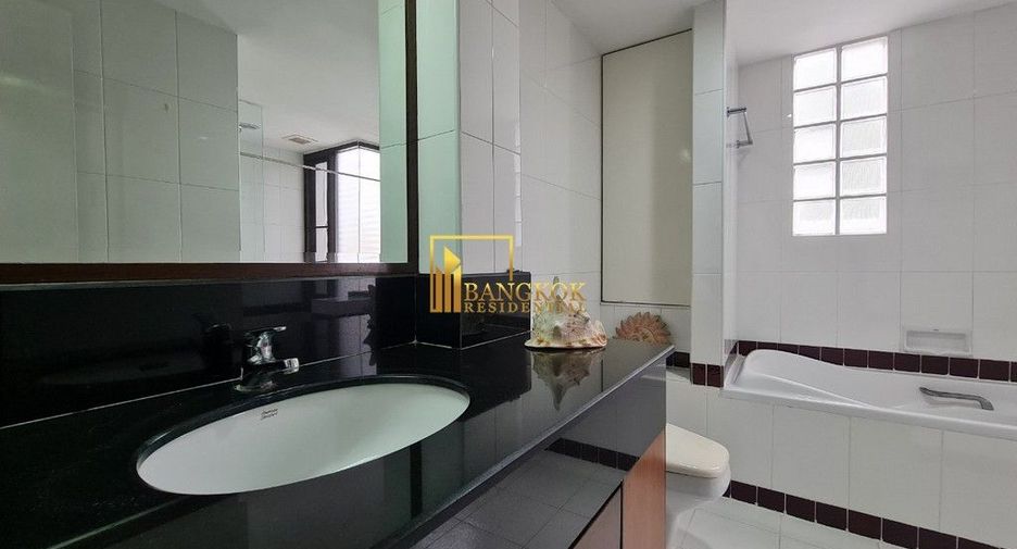 For rent 3 bedrooms apartment in Khlong Toei, Bangkok