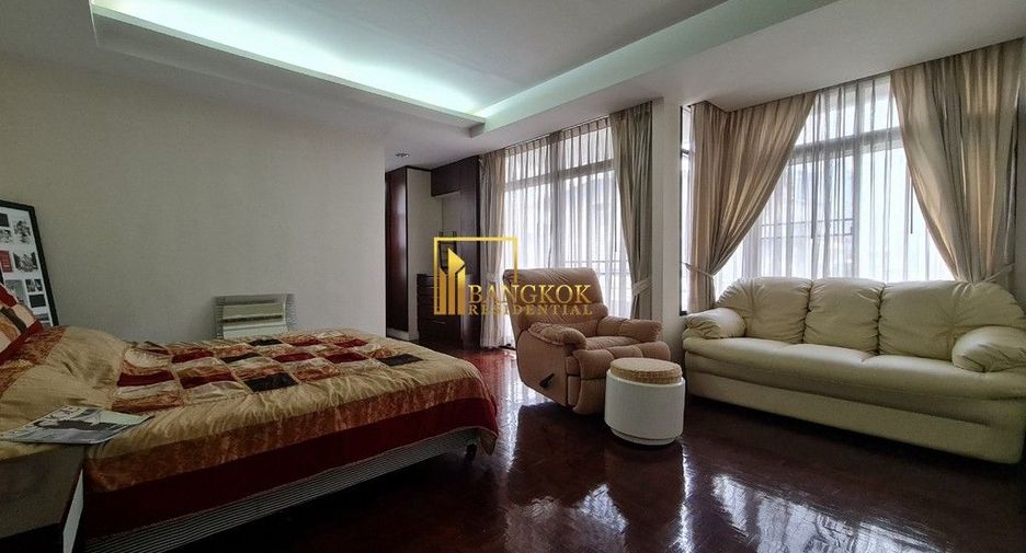 For rent 3 bedrooms apartment in Khlong Toei, Bangkok