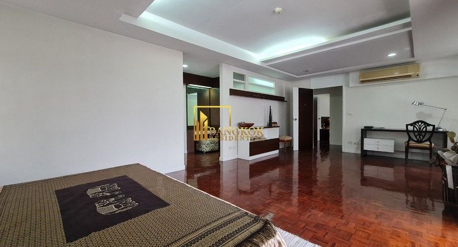 For rent 3 bedrooms apartment in Khlong Toei, Bangkok