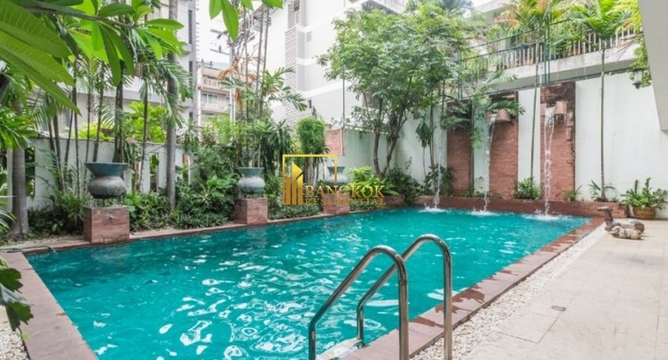 For rent 3 bedrooms apartment in Khlong Toei, Bangkok