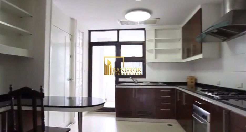 For rent 3 bedrooms apartment in Khlong Toei, Bangkok