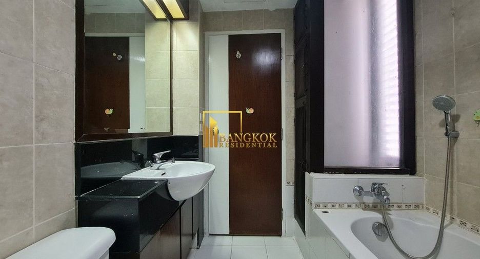 For rent 3 bedrooms apartment in Khlong Toei, Bangkok