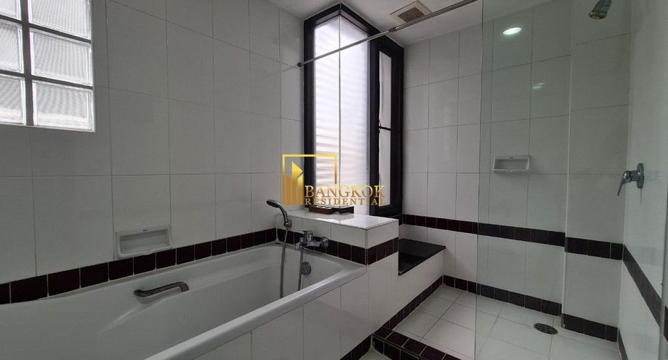 For rent 3 bedrooms apartment in Khlong Toei, Bangkok