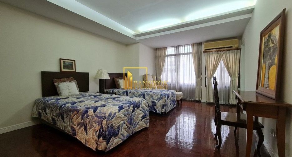 For rent 3 bedrooms apartment in Khlong Toei, Bangkok