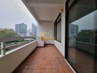 For rent 3 bedrooms apartment in Khlong Toei, Bangkok