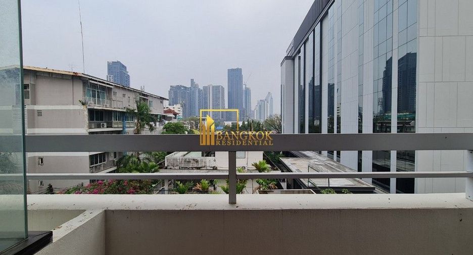 For rent 3 bedrooms apartment in Khlong Toei, Bangkok