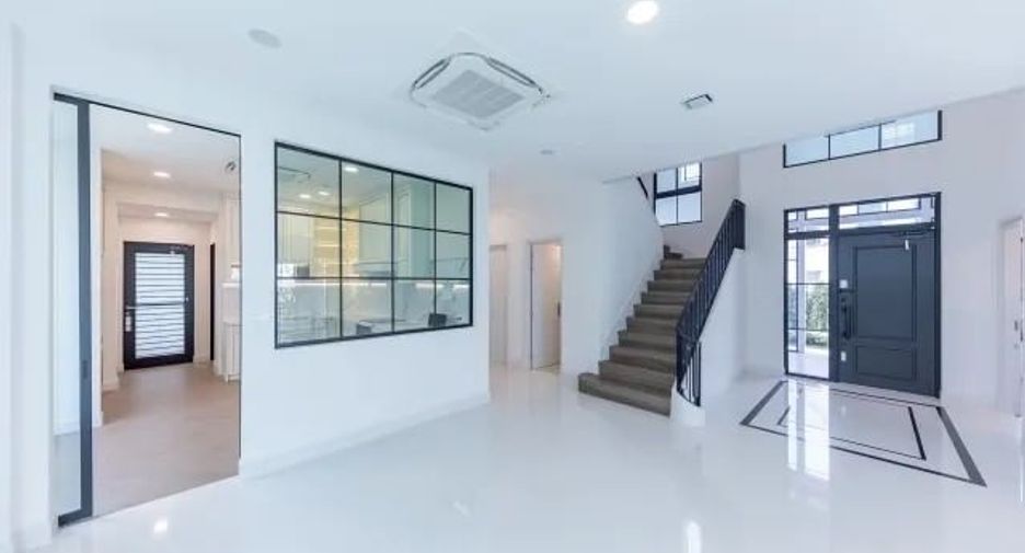For sale 4 Beds house in Saphan Sung, Bangkok