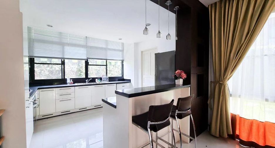 For rent and for sale 3 bed house in Bang Lamung, Chonburi