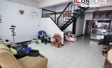 Reihenhaus zum Kauf mit 3 Zimmer in Huai Khwang, Bangkok