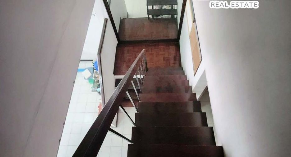 Reihenhaus zum Kauf mit 3 Zimmer in Huai Khwang, Bangkok