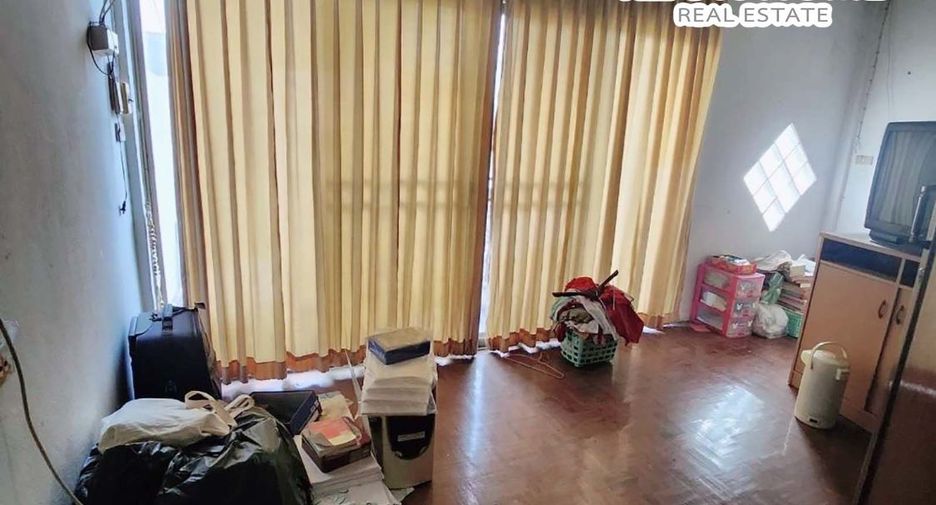 Reihenhaus zum Kauf mit 3 Zimmer in Huai Khwang, Bangkok