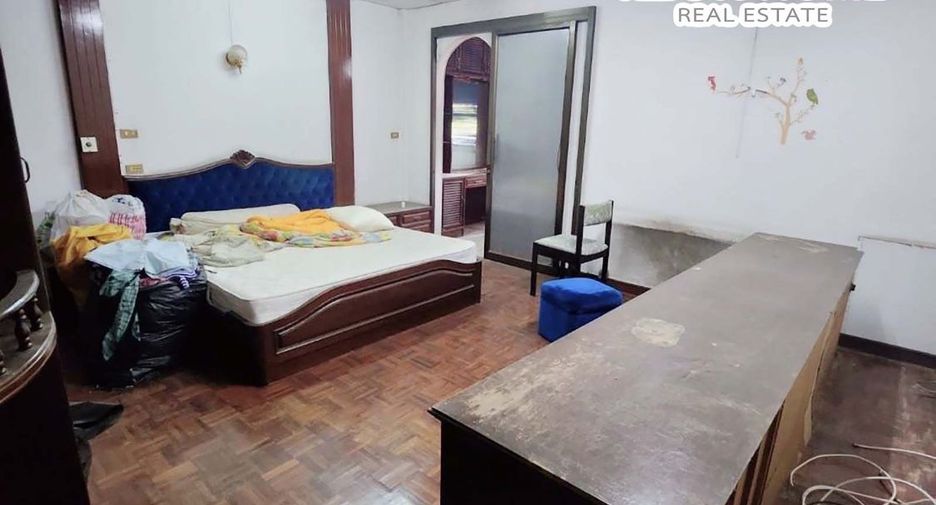 Reihenhaus zum Kauf mit 3 Zimmer in Huai Khwang, Bangkok