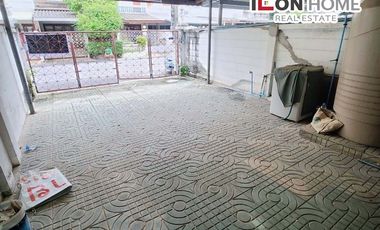 Reihenhaus zum Kauf mit 3 Zimmer in Huai Khwang, Bangkok