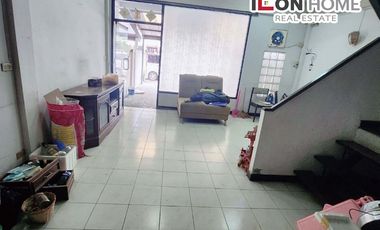 Reihenhaus zum Kauf mit 3 Zimmer in Huai Khwang, Bangkok