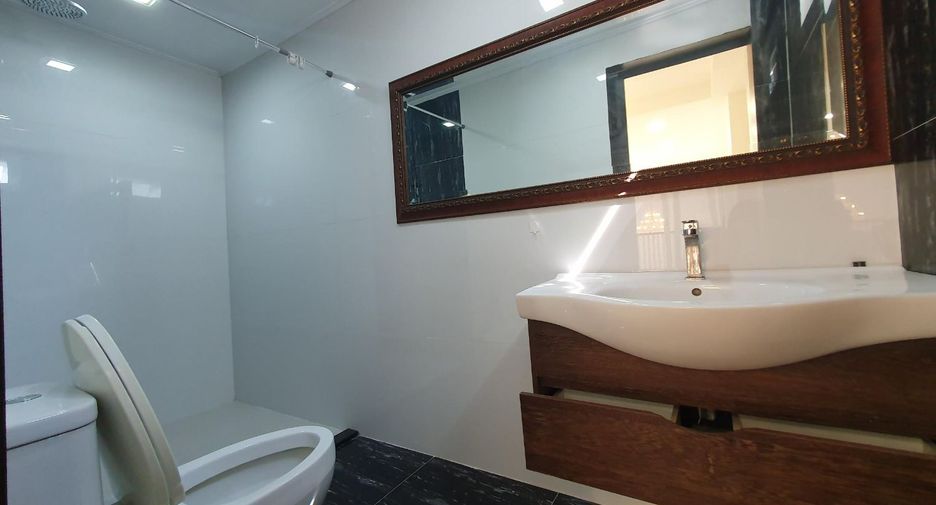 Casa en alquiler de 4 habitaciones en Mueang Samut Prakan, Samut Prakan