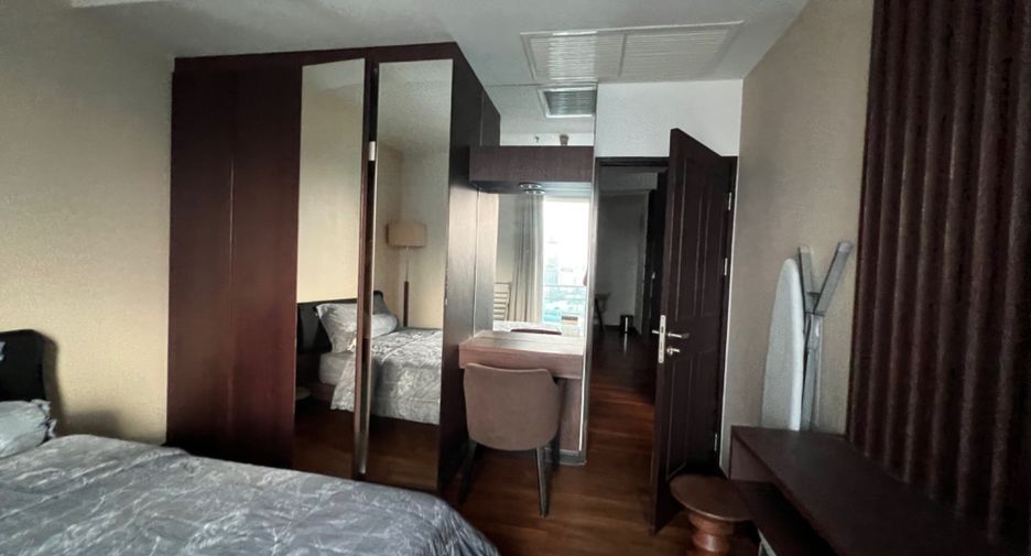 For rent 2 bedrooms condo in Watthana, Bangkok