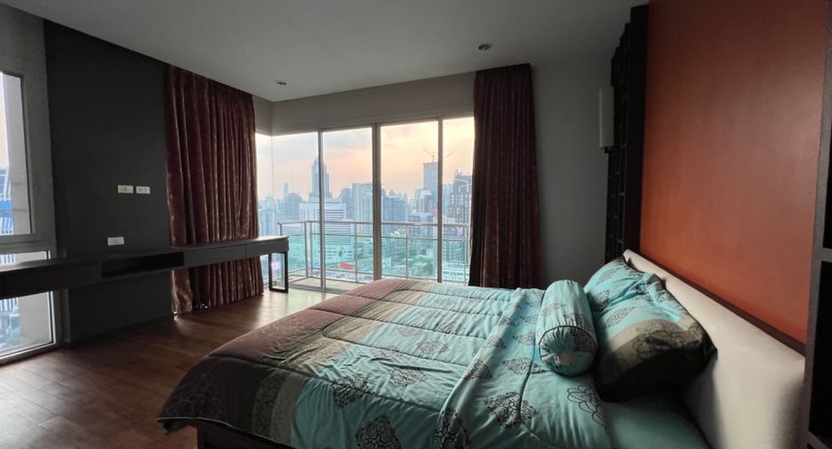 For rent 2 bedrooms condo in Watthana, Bangkok