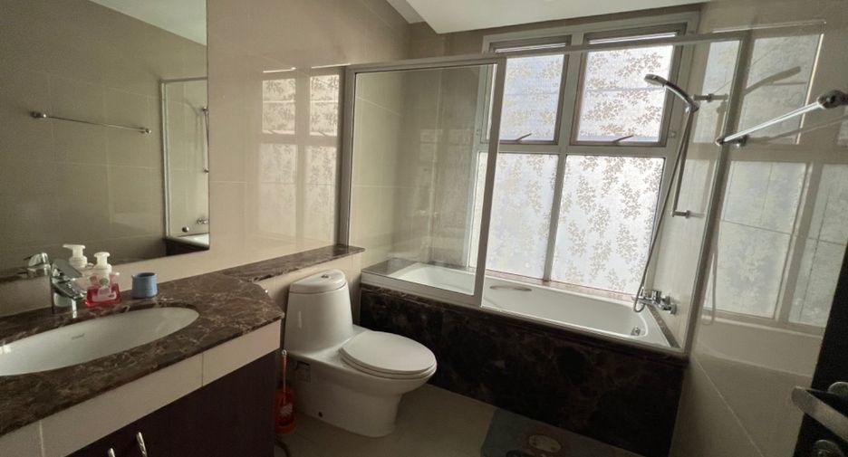 For rent 2 bedrooms condo in Watthana, Bangkok