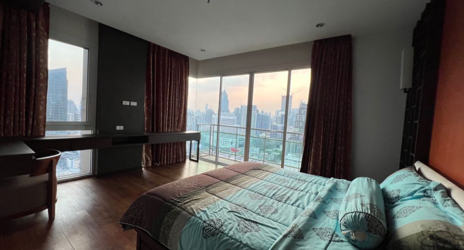 For rent 2 bedrooms condo in Watthana, Bangkok