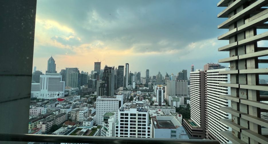 For rent 2 bedrooms condo in Watthana, Bangkok