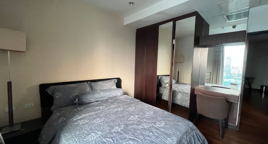 For rent 2 bedrooms condo in Watthana, Bangkok