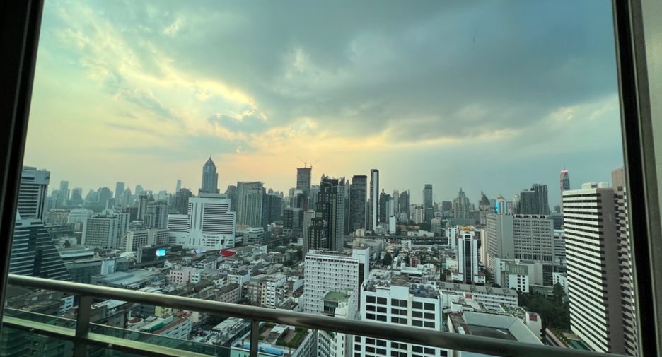 For rent 2 bedrooms condo in Watthana, Bangkok