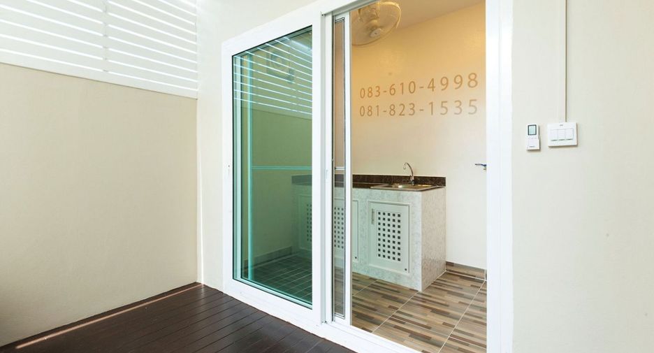 For rent 3 bedrooms townhouse in Wang Thonglang, Bangkok