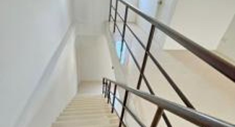 À louer et à vendre 6 chambres maison de ville à Si Racha, Chonburi