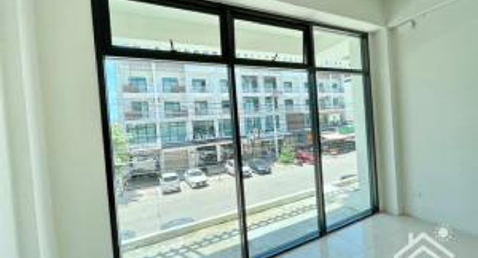 À louer et à vendre 6 chambres maison de ville à Si Racha, Chonburi