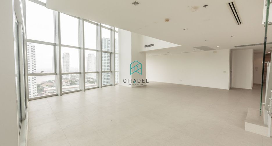 For sale 4 bedrooms condo in Sathon, Bangkok