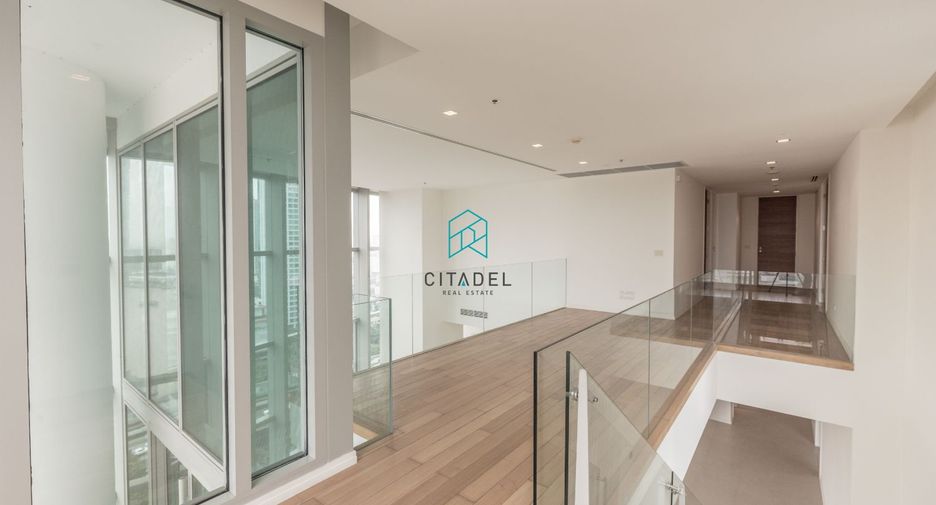 For sale 4 bedrooms condo in Sathon, Bangkok