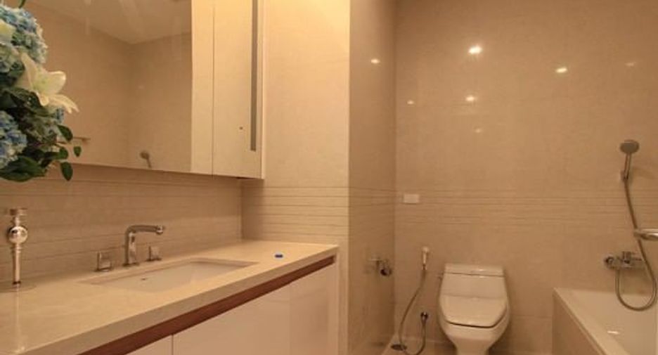 For rent and for sale 2 bedrooms condo in Pathum Wan, Bangkok