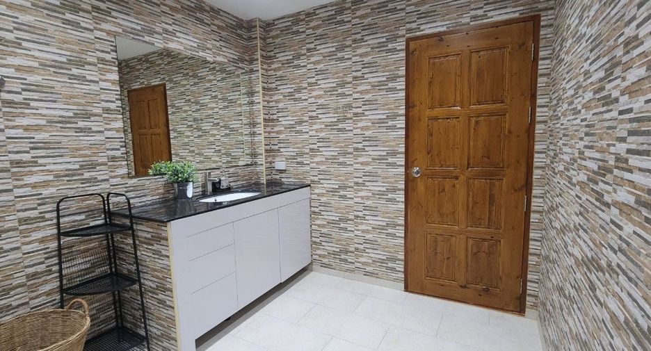 For sale 3 bedrooms house in Mueang Rayong, Rayong