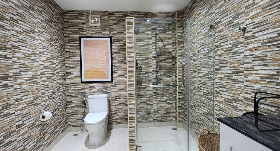 For sale 3 bedrooms house in Mueang Rayong, Rayong