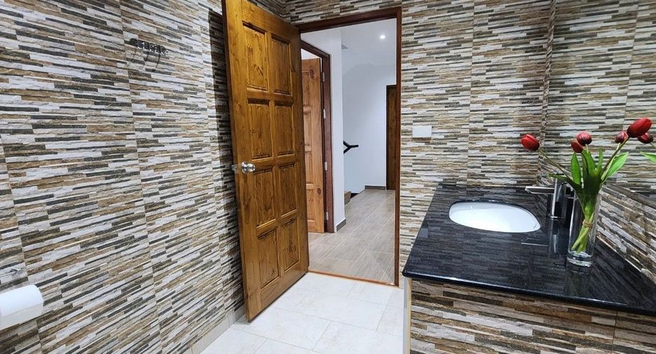 For sale 3 bedrooms house in Mueang Rayong, Rayong
