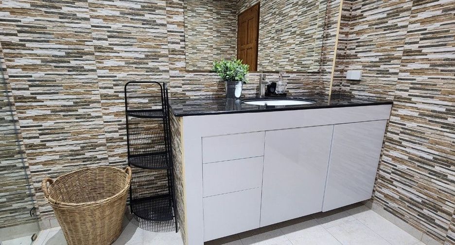 For sale 3 bedrooms house in Mueang Rayong, Rayong