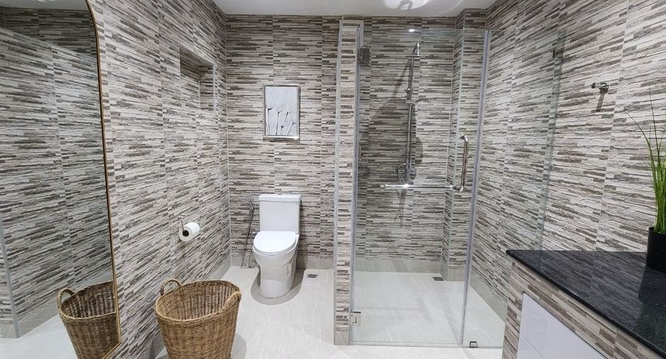 For sale 3 bedrooms house in Mueang Rayong, Rayong